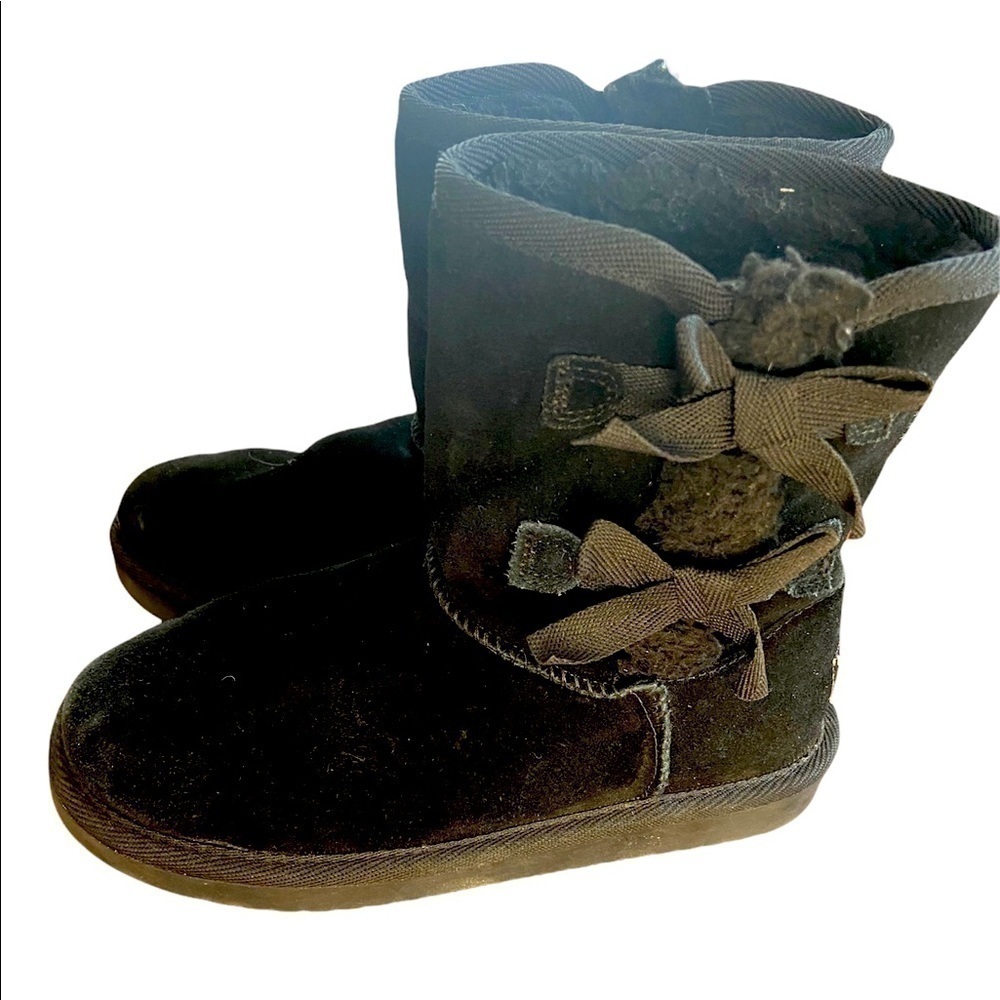 KOOLABURRA BY UGG VICTORIA SHORT BOW BOOTS